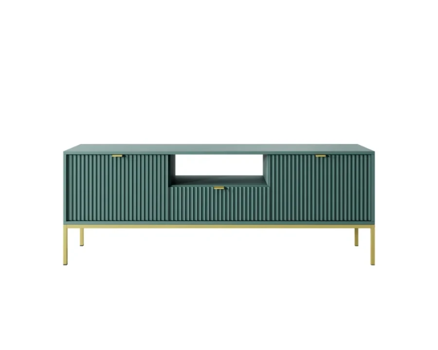 Grünes TV-Board mit geriffelter Front und goldenen Metallbeinen vor weißem Hintergrund.
