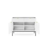 Offenes Sideboard in Weiß mit geriffelter Front und viel Stauraum auf zwei Ebenen.