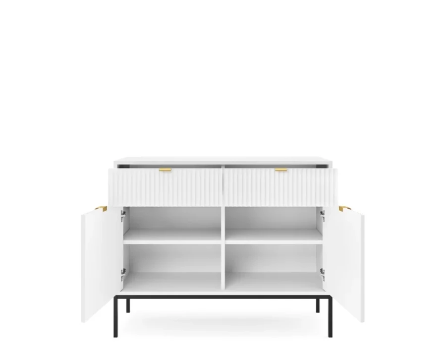 Offenes Sideboard in Weiß mit geriffelter Front und viel Stauraum auf zwei Ebenen.