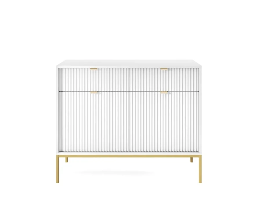 Frontalansicht eines weißen Sideboards mit Riffel-Struktur und Goldfüßen.