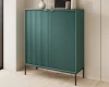 Stilvolles grünes Sideboard mit Rillenoptik in hellem Wohnzimmerambiente.