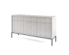 Seitenansicht eines modernen hellgrauen Sideboards mit markanter Lamellenstruktur und Metallgestell.