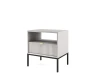Schrägansicht eines grauen Nachttisches mit schwarzen Metallfüßen.