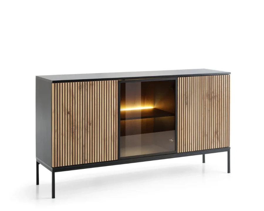 Schräge Ansicht eines modernen Sideboards mit Holz-Lamellen und beleuchteter Glasfront.