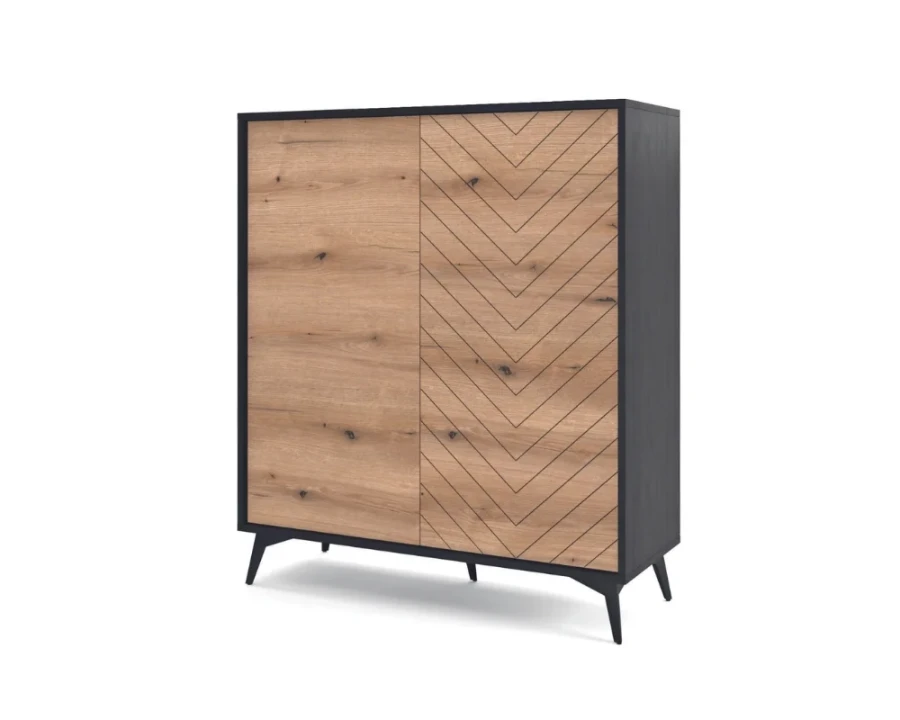 Hoher Schrank in Schwarz und Eiche mit dekorativem Holzmuster in der Seitenansicht.