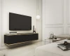 Edles schwarzes Lowboard hängend im Wohnzimmer unter einem Flachbild-TV.