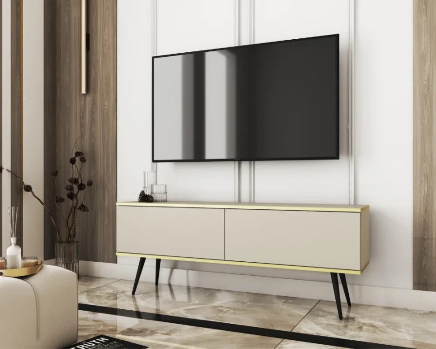 Beiges Lowboard mit schwarzen Füßen im modernen Wohnzimmer unter einem Fernseher.