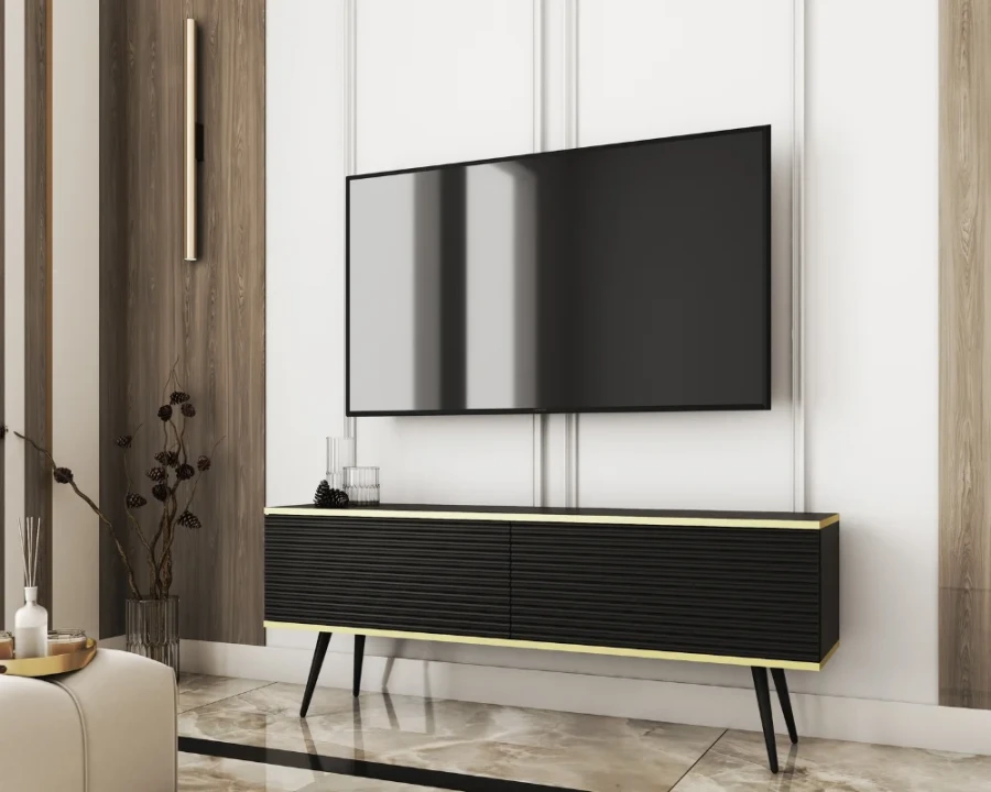 Elegantes schwarzes TV-Möbel mit schwarzen Beinen und Golddetails.