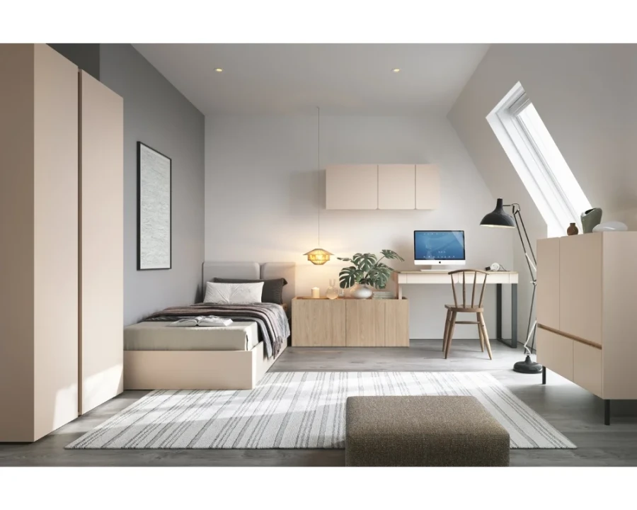 Modernes Jugendzimmer in Beigetönen mit Bett, Schreibtisch und großem Kleiderschrank.