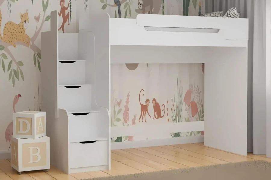 Weißes Hochbett für Kinder mit Treppenstufen-Schubladen und Dschungel-Tapete.