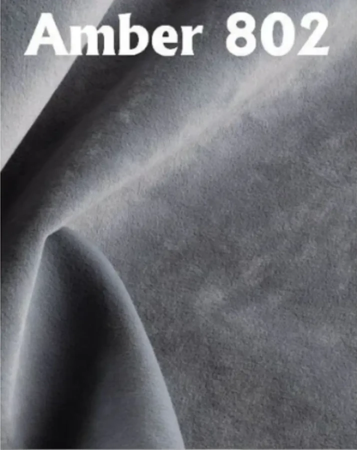 Stoffmuster Amber 802 in Grau: Hochwertiger Bezugsstoff mit Samt-Optik.