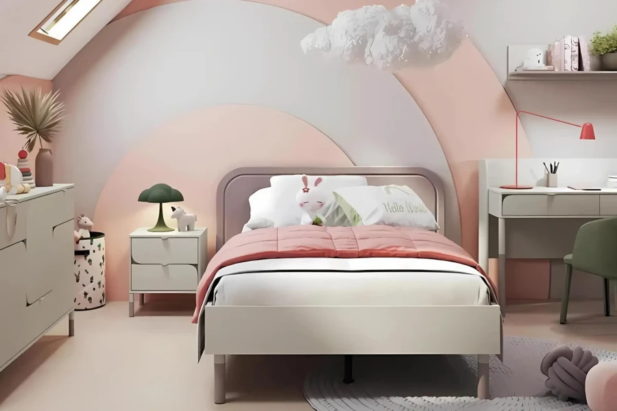 Modernes Kinderzimmer in Rosa und Beige mit gemütlichem Bett und dekorativer Wandgestaltung.
