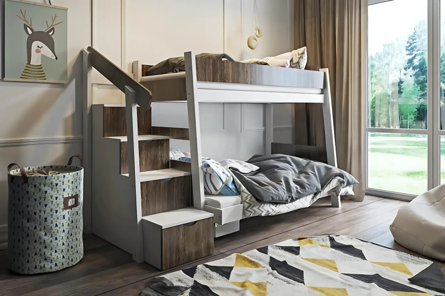 Gemütliches Kinderzimmer mit platzsparendem Etagenbett in Weiß-Holz-Optik und Treppe.