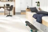 Modernes Jugendzimmer mit funktionalem Stauraumbett, Schreibtisch und Kleiderschrank in Eiche-Optik.