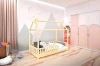 Modernes Kinderzimmer mit Hausbett aus Holz, Berg-Wanddeko und rosa Kleiderschrank.