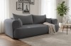 Großzügiges dunkelgraues Sofa im modernen Wohnzimmer mit Teppich und Pflanze.