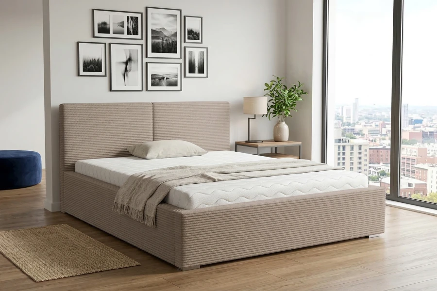 Beiges Polsterbett im Cord-Design in modernem Schlafzimmer mit Ausblick.