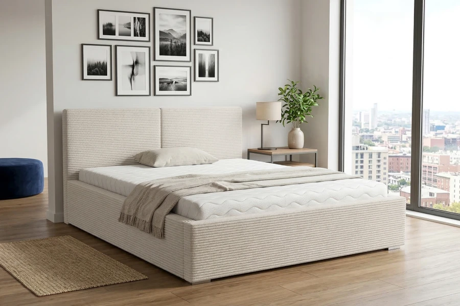 Modern eingerichtetes Schlafzimmer mit dem Polsterbett Vena in der Farbe Creme.