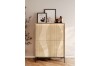 Hohes Sideboard in Vincenza Eiche gebleicht mit schwarzen Metallbeinen und dekorativen Wellenfronten.