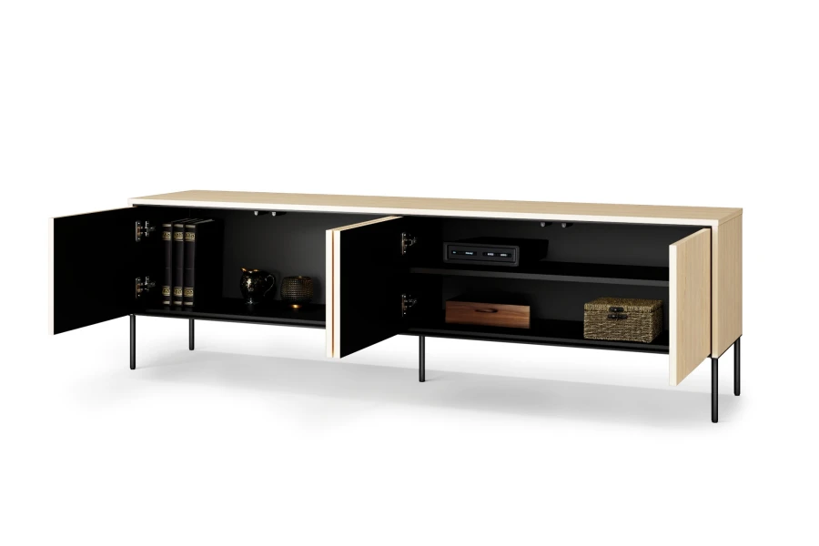Modernes Sideboard aus hellem Holz mit offenen Türen und schwarzem Innenraum für Deko.