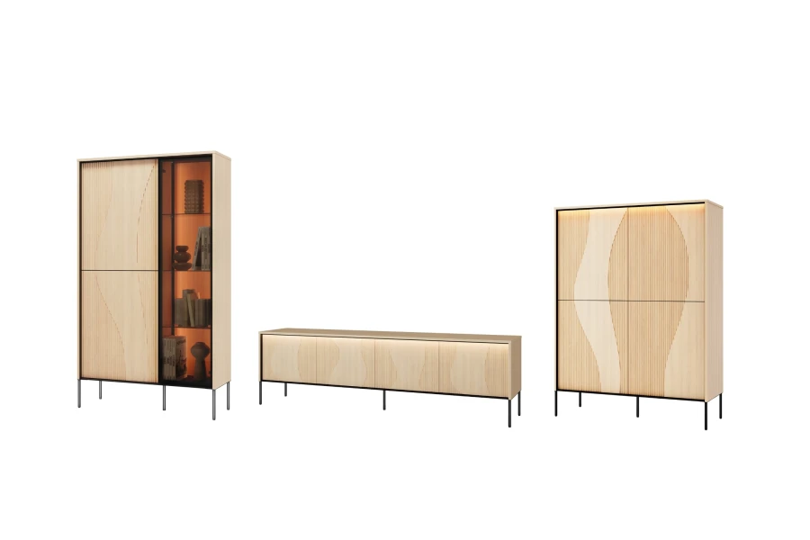 Favos Möbelset mit Vitrine, Lowboard und Highboard aus hellem Holz mit Rillenstruktur.