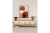 Beleuchtetes Sideboard aus hellem Holz mit Wellenfront unter einem modernen Wandbild.