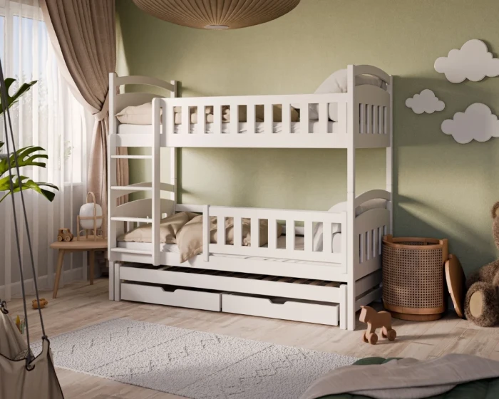 Stabiles weißes Stockbett im fertig eingerichteten Kinderzimmer mit gemütlicher Atmosphäre.