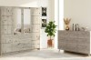 Schlafzimmermöbel Set in heller Holzoptik mit großem Kleiderschrank.
