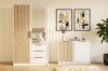 Schlafzimmer Inspiration in Weiß: Lamellen-Kleiderschrank und Sideboard mit Holz-Akzenten.