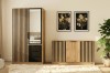 Schlafzimmerset: Kleiderschrank mit Spiegel und passende Kommode in Eiche-Optik.