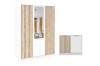 Weißer Kleiderschrank und Kommode mit Holzlamellen und Spiegel für das Schlafzimmer.