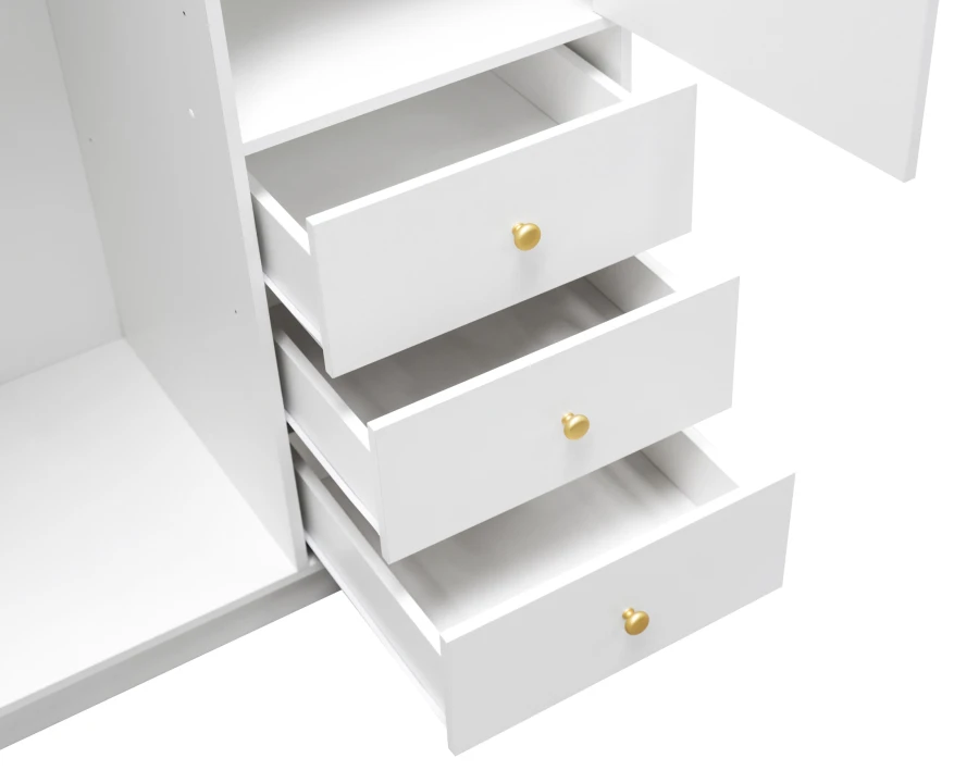Offene weiße Schubladen mit goldenen Knöpfen eines modernen Kleiderschranks.
