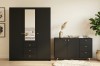 Großer schwarzer 3-türiger Kleiderschrank mit Spiegel und dazu passendes Sideboard.