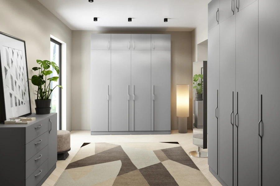 Moderner grauer Kleiderschrank im Schlafzimmer-Ambiente der Brisso Kollektion.