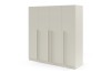 4-türiger Kleiderschrank Brisso in Kaschmir Beige mit langen vertikalen Griffen.