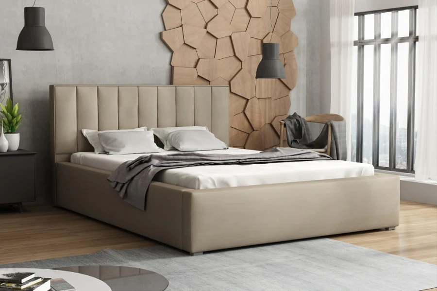 Modernes Polsterbett in Beige mit gestreiftem Kopfteil in eleganter Schlafzimmer-Umgebung.
