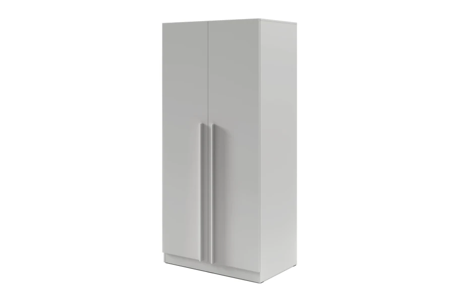 Moderner zweitüriger Kleiderschrank in Weiß mit langen vertikalen Griffen.