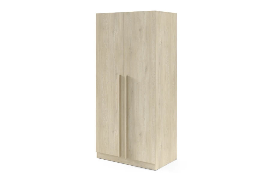 Tweedeurs kledingkast in lichte eikenlook met bijpassende houten handgrepen.