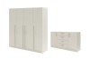 Elegantes Schlafzimmer-Möbelset in Beige: 4-türiger Schrank und breite Kommode.