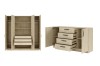 Offener Kleiderschrank und Sideboard mit viel Stauraum in heller Holzoptik