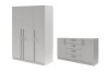 Geschlossener 3-türiger Kleiderschrank und Sideboard in zeitlosem Grau.
