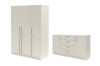 Modernes beige Möbelset mit geschwungenen Griffen: Kleiderschrank und Sideboard in minimalistischem Stil.