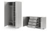 Geöffneter Kleiderschrank und Kommode zeigen Stauraum, Kleiderstange und Schubladen.