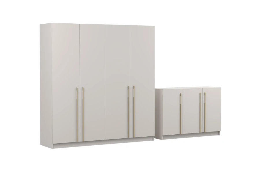 4-türiger Kleiderschrank und Kommode in Beige mit schlanken Goldgriffen.