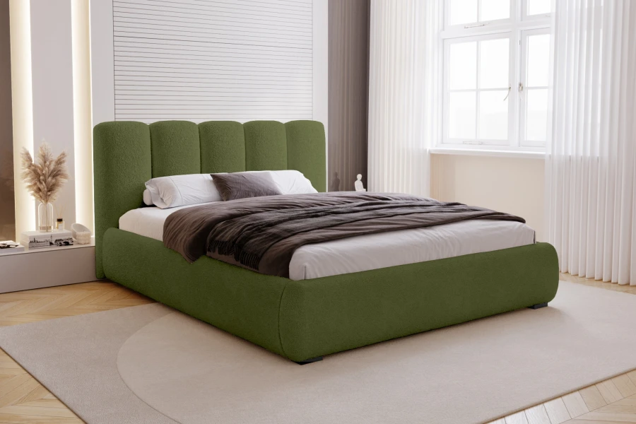 Modernes Schlafzimmer mit grünem Polsterbett und hellem Teppich