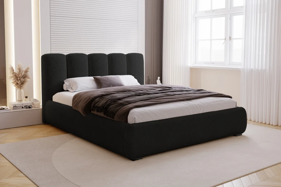 Schwarzes Designer-Polsterbett im stilvollen, hellen Schlafzimmer-Ambiente.