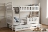 Weißes Etagenbett für drei Kinder mit ausziehbarem Gästebett und praktischen Schubladen.