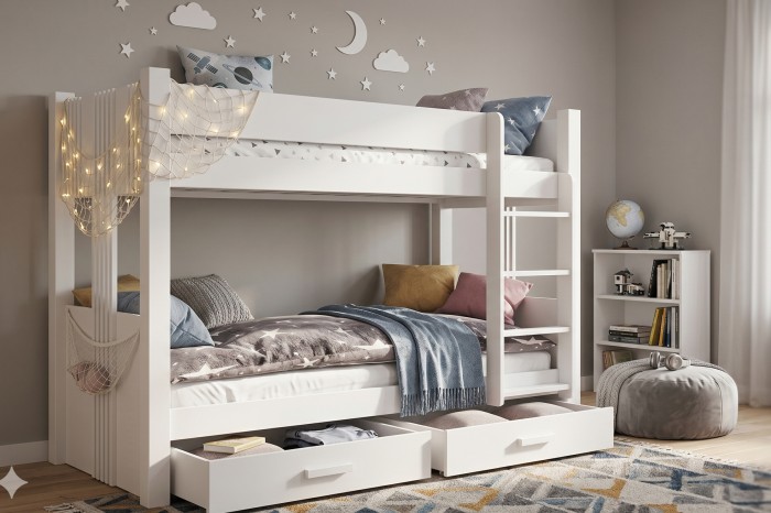 Weißes Etagenbett aus Holz für das Kinderzimmer mit zwei Liegeflächen und Bettschubladen.