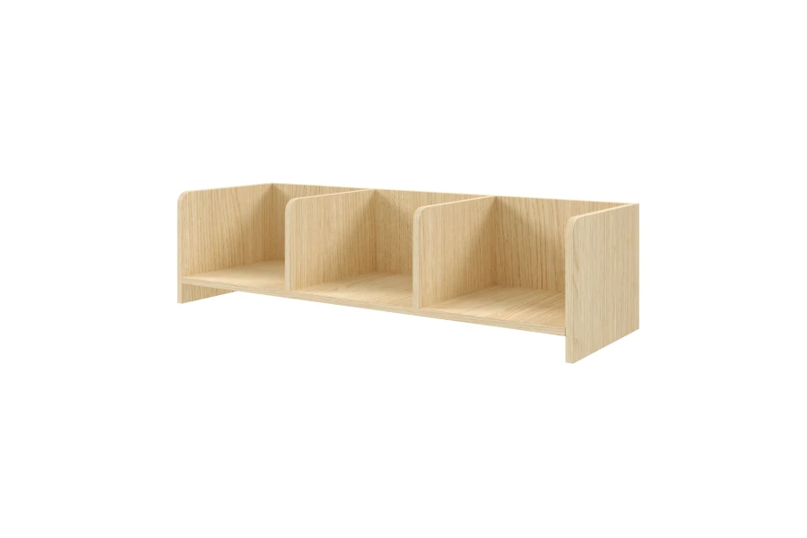 Wandregal aus Eiche mit drei Fächern für Bücher und Dekoration.