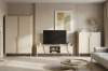 Komplette Wohnzimmer-Möbelserie in Beige und Eiche mit TV-Schrank und hohen Schränken.